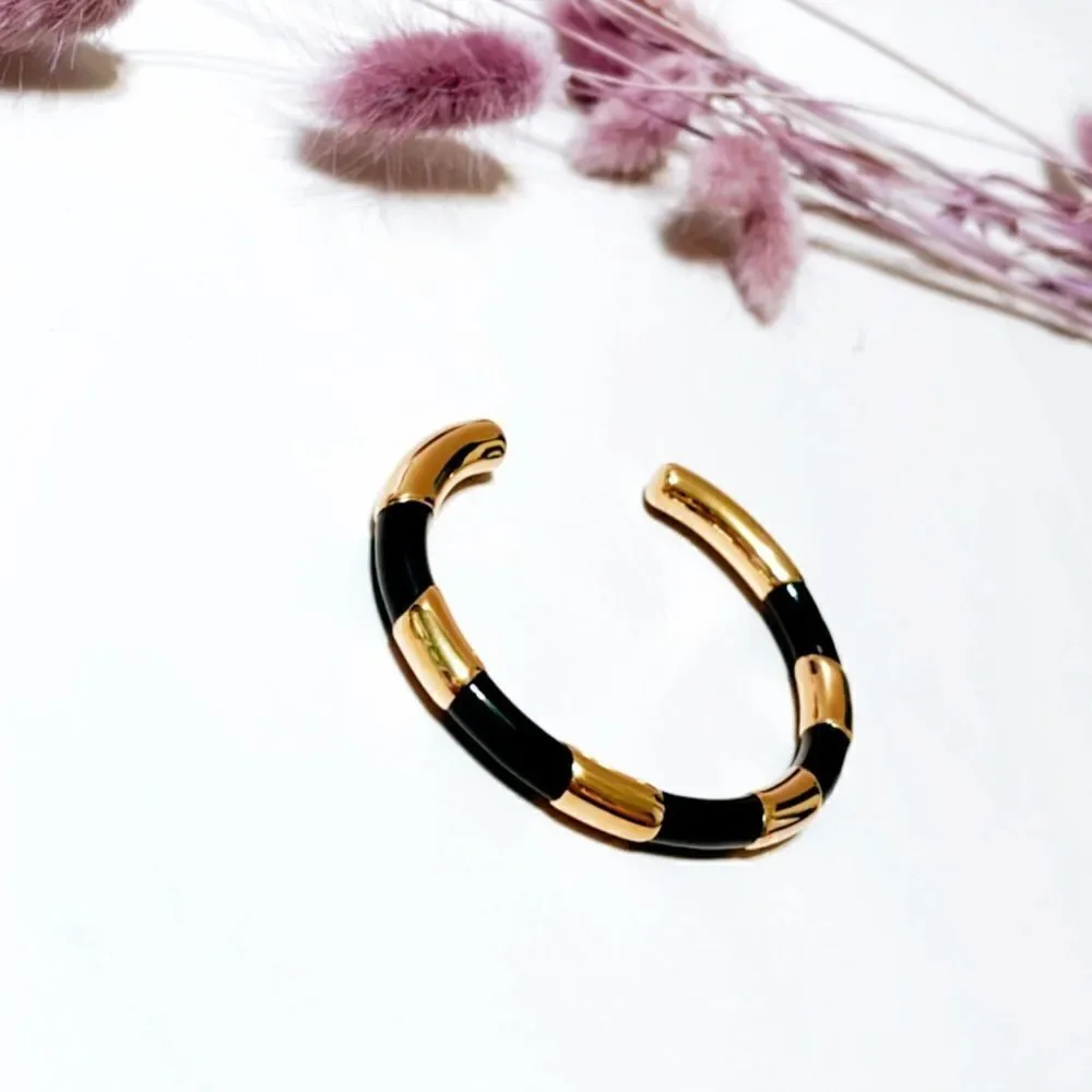 Minimalist  gold bangle  C36